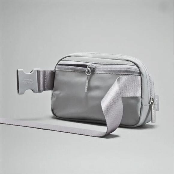 Lululemon Everywhere Crossbody Belt Bag - Silver Drop Gray - Picture 2 of 4